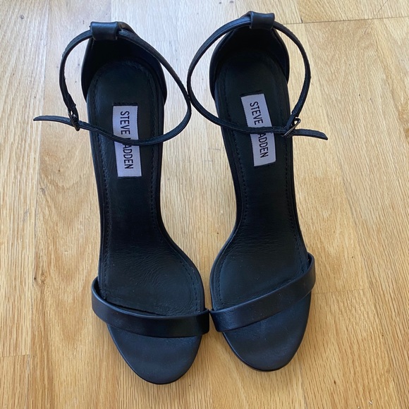 Steve Madden Shoes - Steve Madden ankle strap heels